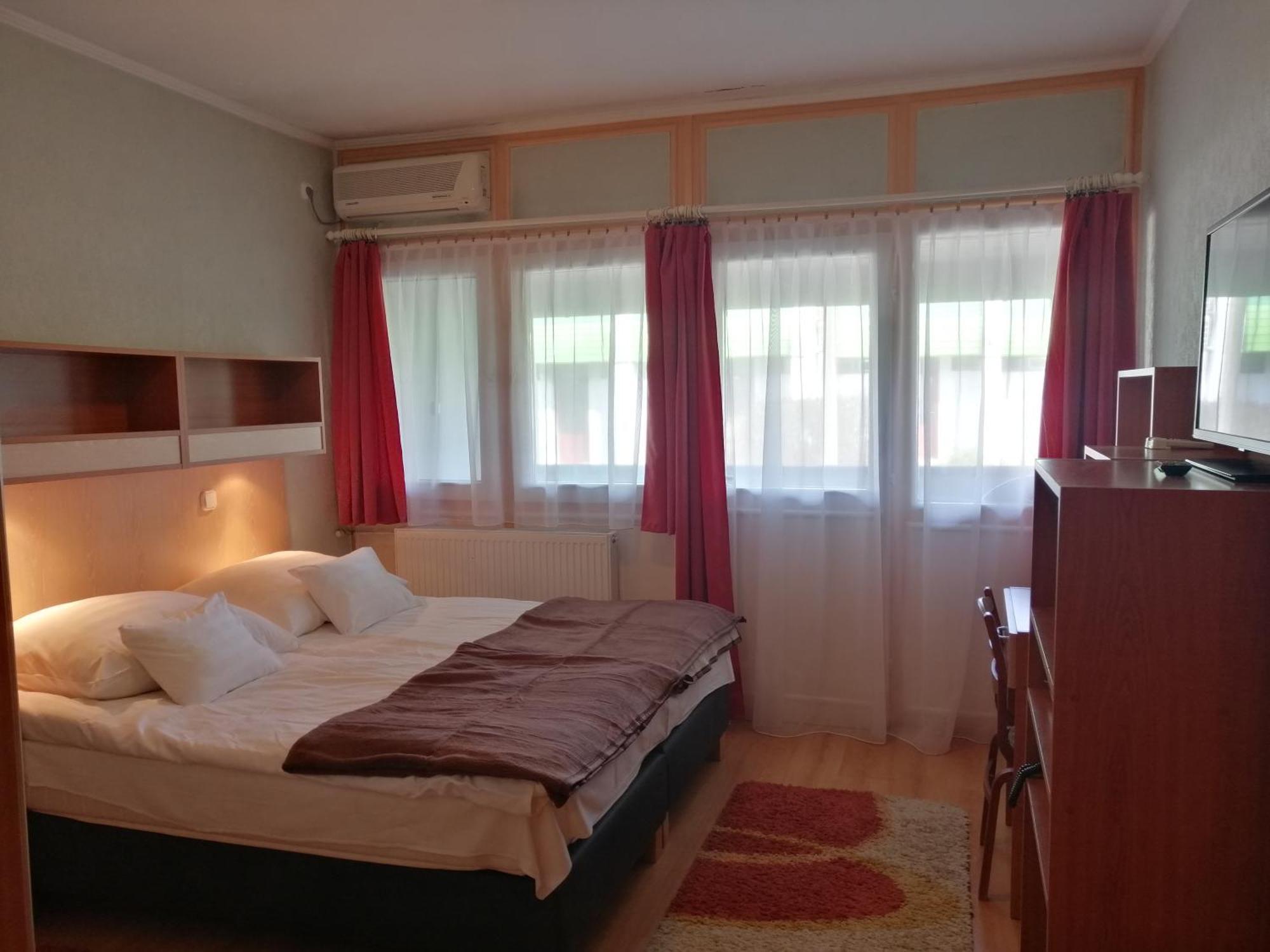 Hoforras Hotel Gyula Dış mekan fotoğraf